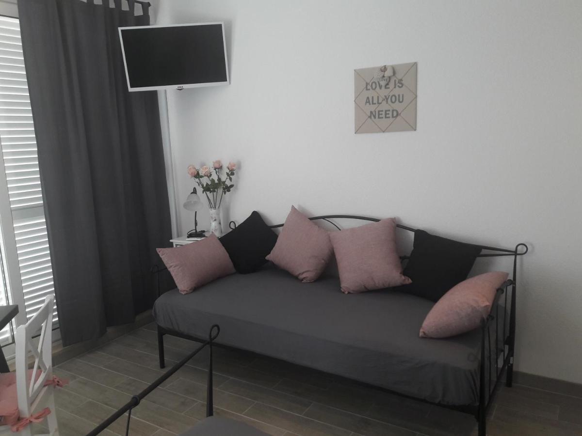 Nessa & Meli Apartment Makarska Exterior photo