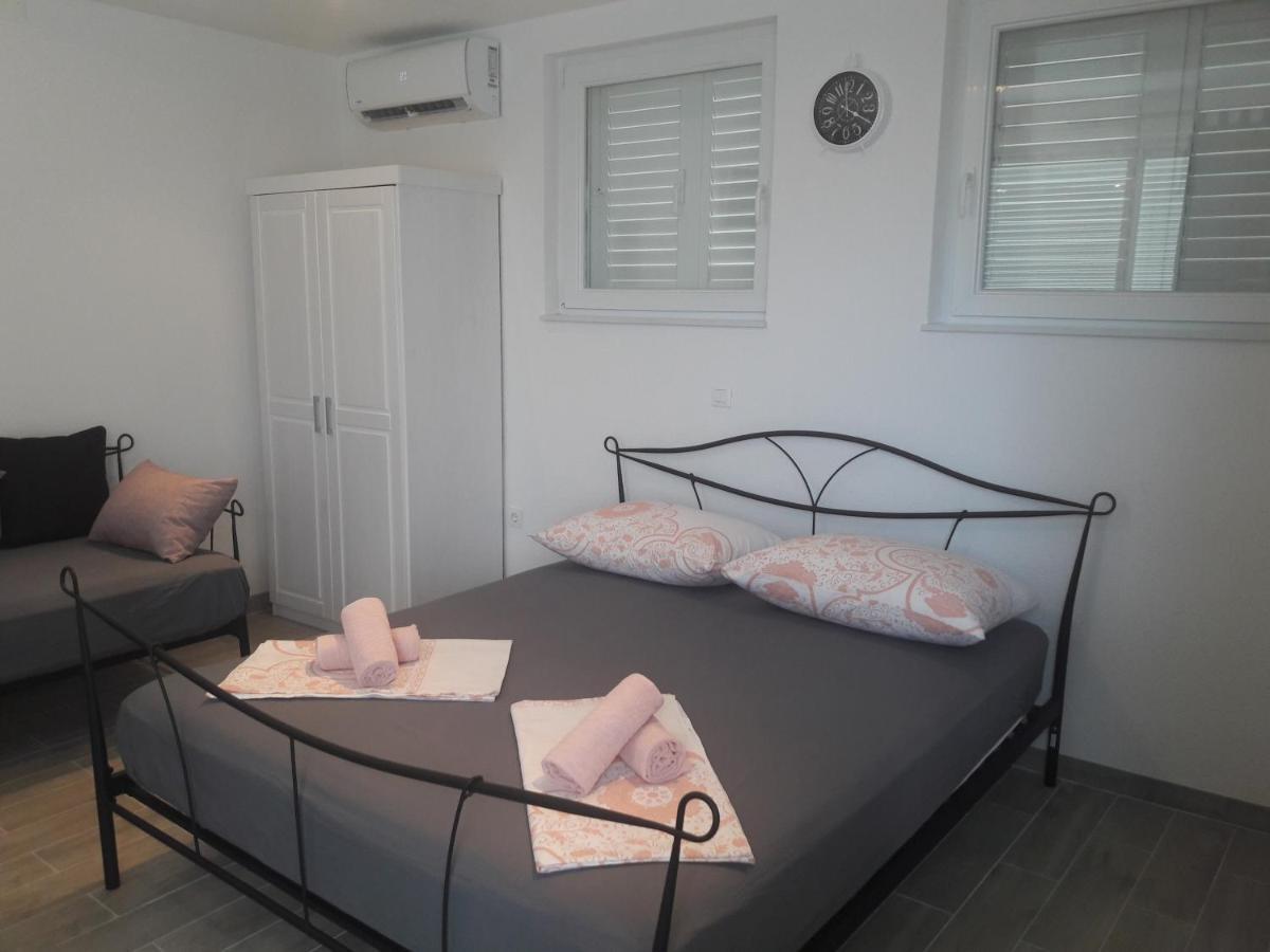 Nessa & Meli Apartment Makarska Exterior photo