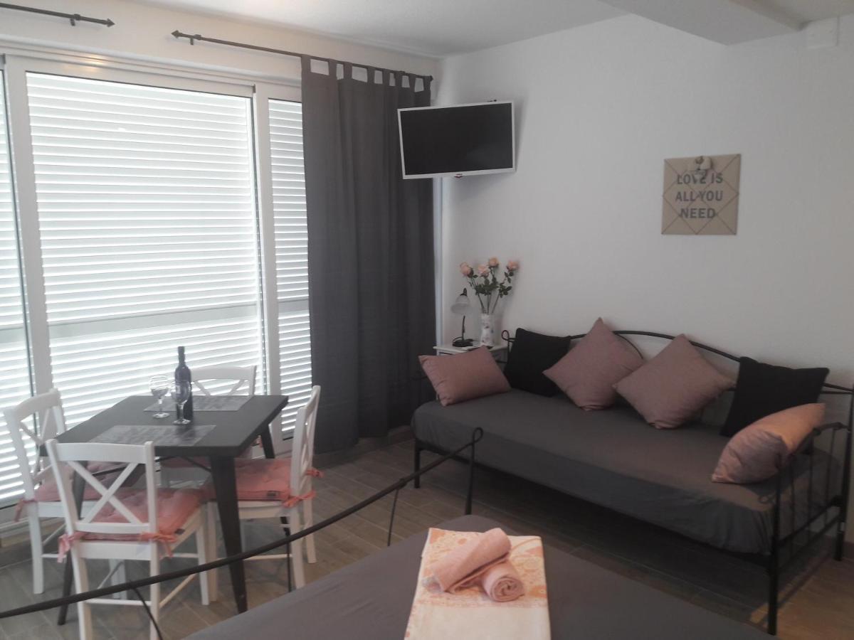 Nessa & Meli Apartment Makarska Exterior photo